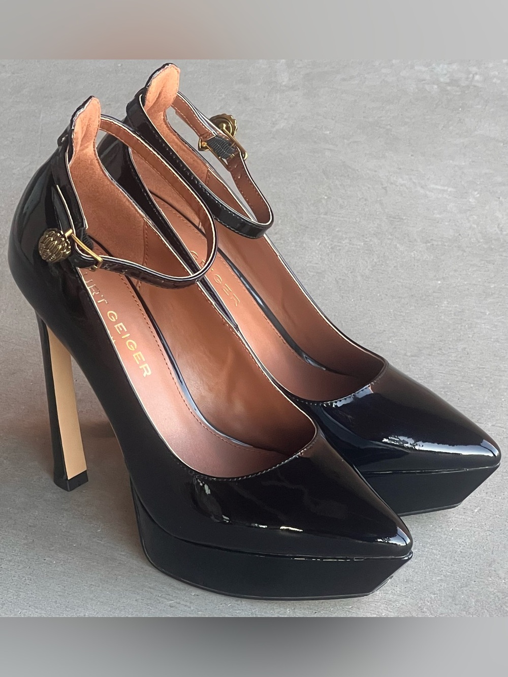 Kurt Geiger Shoreditch Black Patent Platform Pumps Eagle Buckle heels EU 38.5